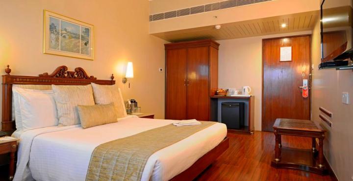 Sun-N-Sand Pune Extérieur photo