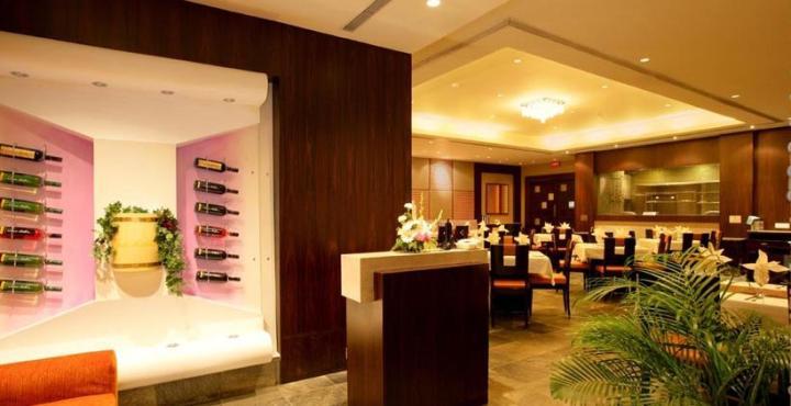Sun-N-Sand Pune Extérieur photo
