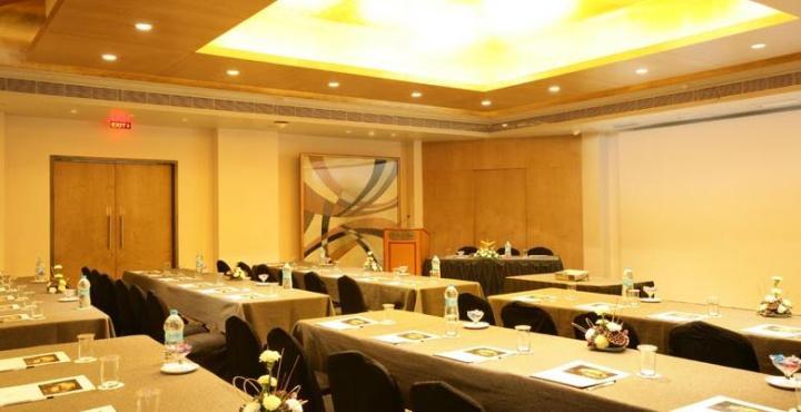 Sun-N-Sand Pune Extérieur photo