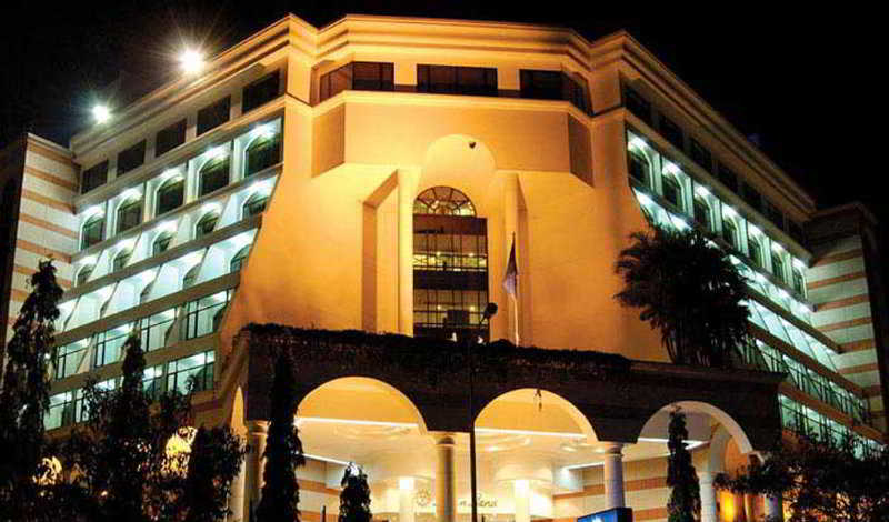 Sun-N-Sand Pune Extérieur photo