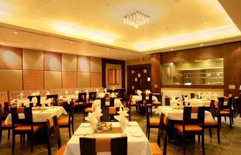 Sun-N-Sand Pune Extérieur photo