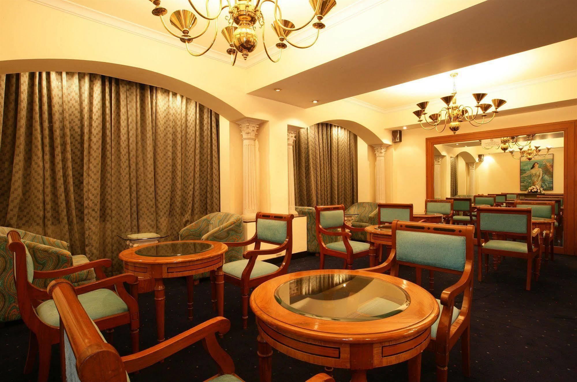 Sun-N-Sand Pune Extérieur photo