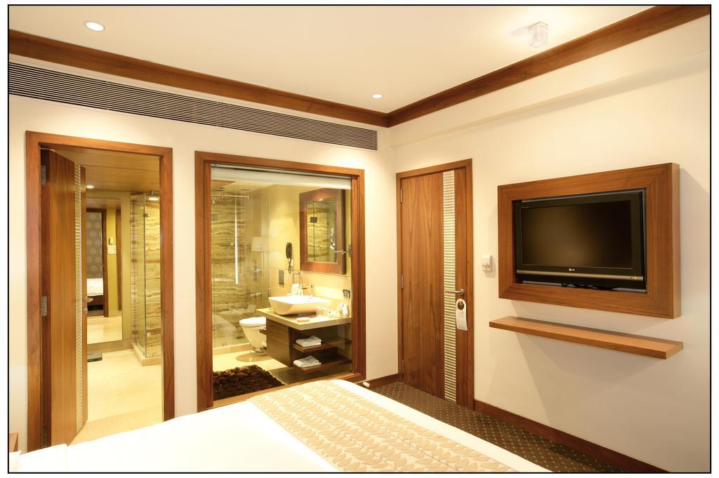 Sun-N-Sand Pune Extérieur photo