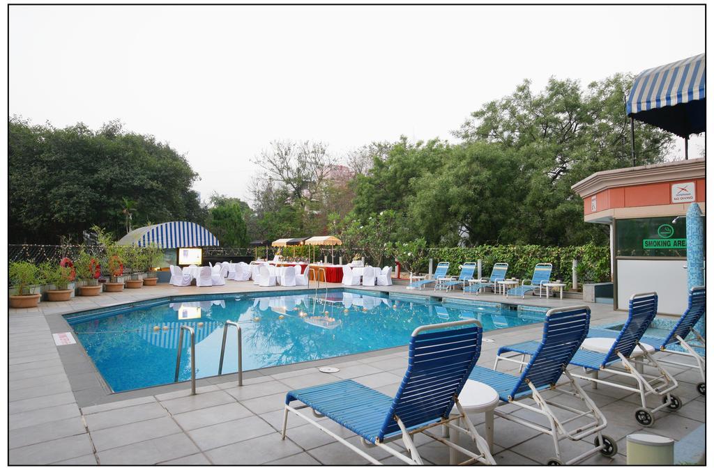 Sun-N-Sand Pune Extérieur photo