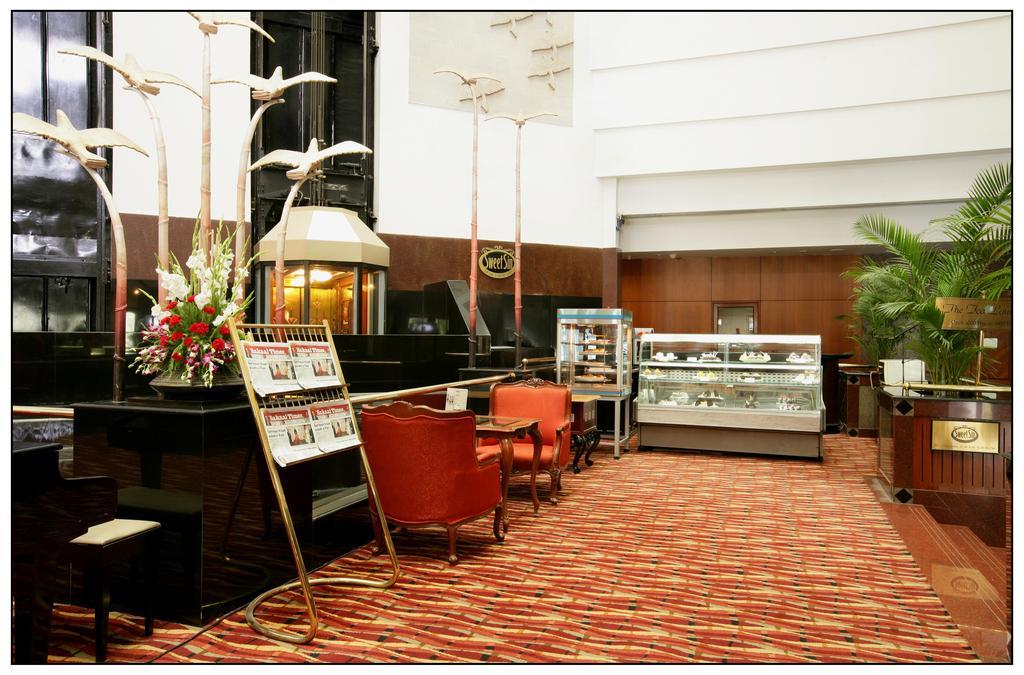 Sun-N-Sand Pune Extérieur photo