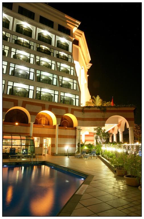 Sun-N-Sand Pune Extérieur photo