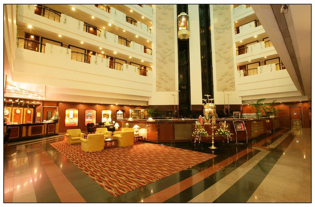 Sun-N-Sand Pune Extérieur photo