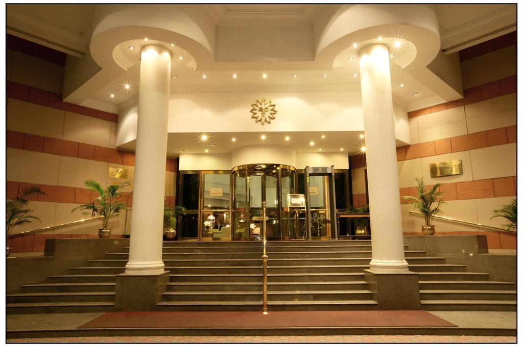 Sun-N-Sand Pune Extérieur photo
