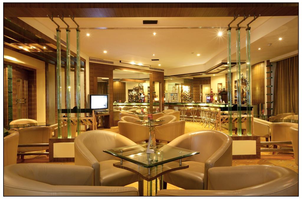 Sun-N-Sand Pune Extérieur photo