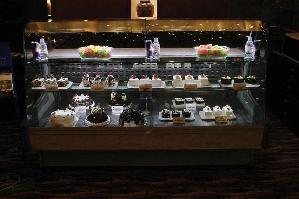 Sun-N-Sand Pune Extérieur photo