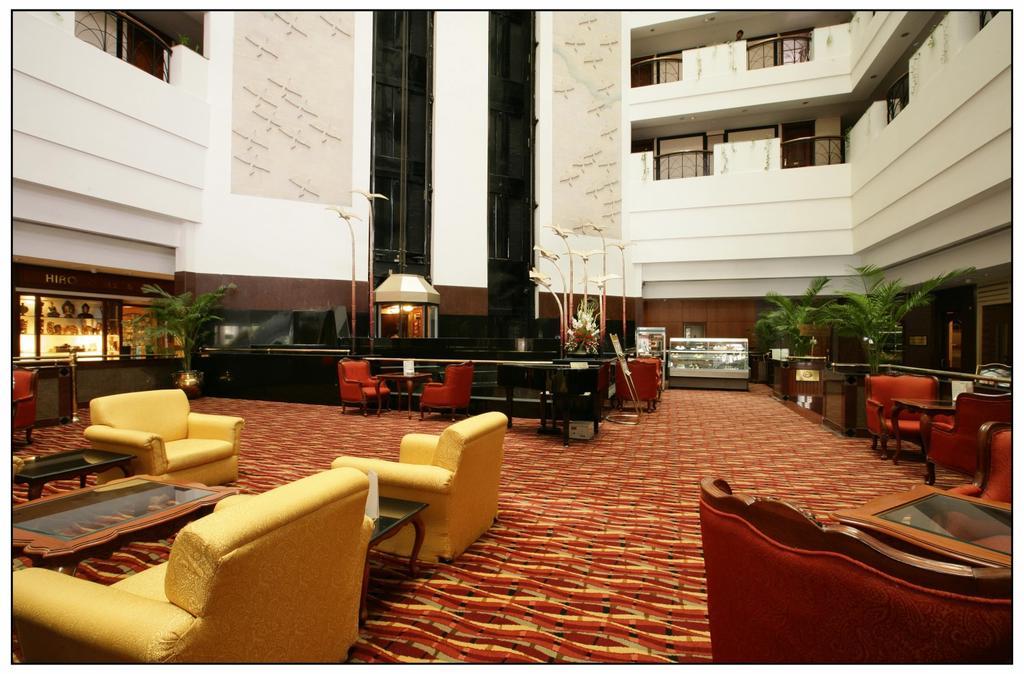 Sun-N-Sand Pune Extérieur photo