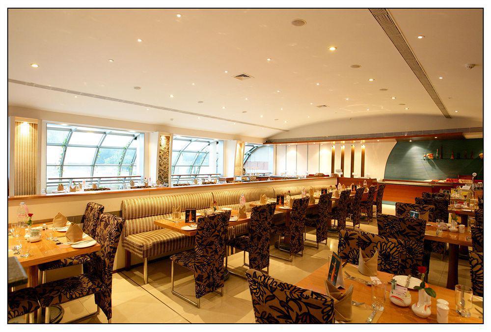 Sun-N-Sand Pune Extérieur photo